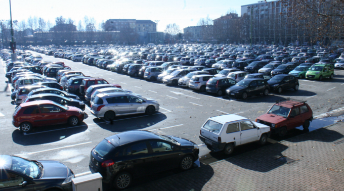 La classifica delle città italiane dove il parcheggio è più complicato