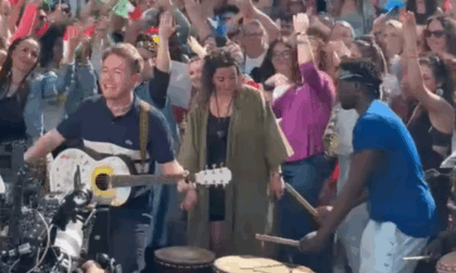 Grande festa ai Giardini Luzzati di Genova per il video dell'ultima canzone di Alfa (con Manu Chao)