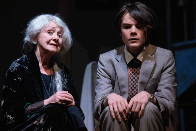 Al Teatro Franco Parenti la nuova stagione indaga 2 precise età della vita