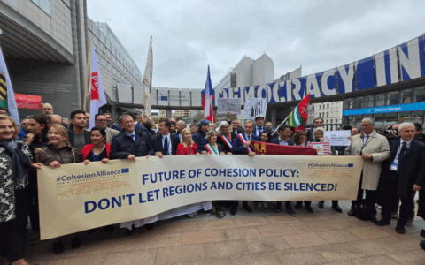 Il Comitato europeo delle Regioni ha bocciato l’UE e la Lombardia è scesa in piazza a Bruxelles