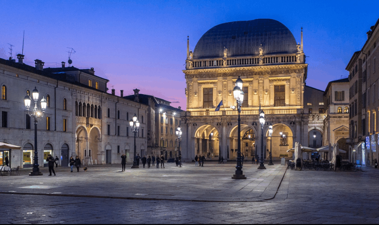 Tempo di gite fuori porta, questa settimana è la volta delle piazze eleganti di Brescia