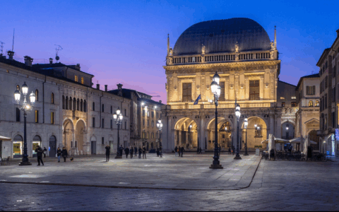 Tempo di gite fuori porta, questa settimana è la volta delle piazze eleganti di Brescia