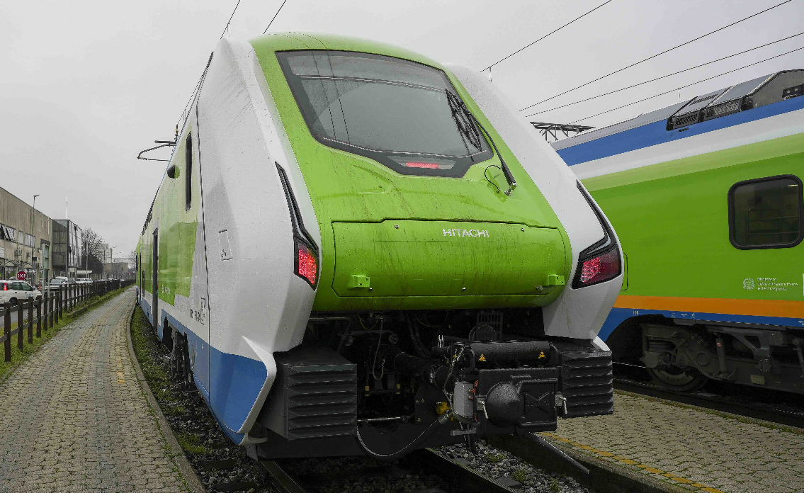 Un nuovo treno per le ferrovie lombarde è arrivato da Bologna