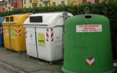 Cresce nel 2024 la produzione di rifiuti, ma cresce anche la percentuale di raccolta differenziata