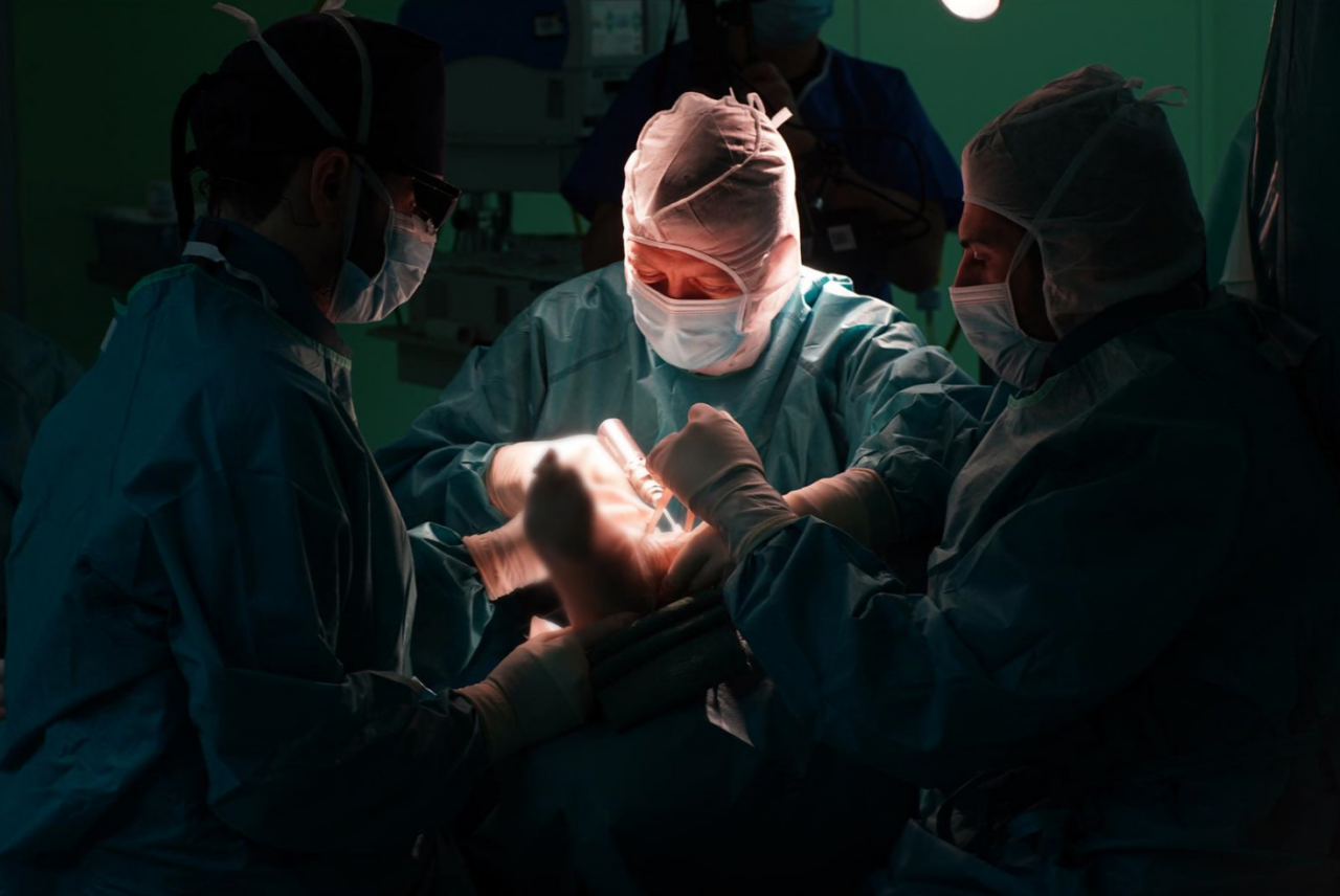 Intervento con tecnologia innovativa a Biella una 27enne torna a camminare