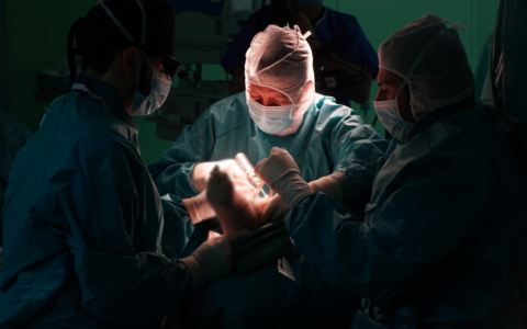 Intervento con tecnologia innovativa a Biella una 27enne torna a camminare