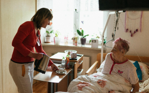 L’inchiesta della settimana: nel Nordovest i caregiver sono 2 milioni