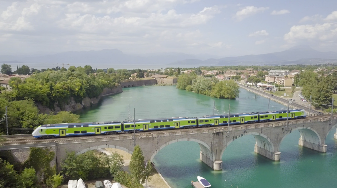 Nel 2025 sono stati 11 milioni i passeggeri lombardi che sono andati in vacanza sui convogli di Trenord