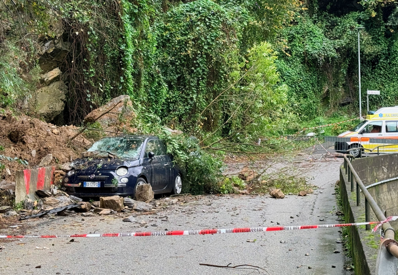 A Rapallo 400 persone isolate e auto finite sotto il fango