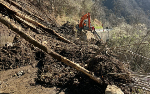 Il sindaco di Valstrona Ivan Rainoldi: «Stiamo ancora aspettando i soldi dalla Regione»
