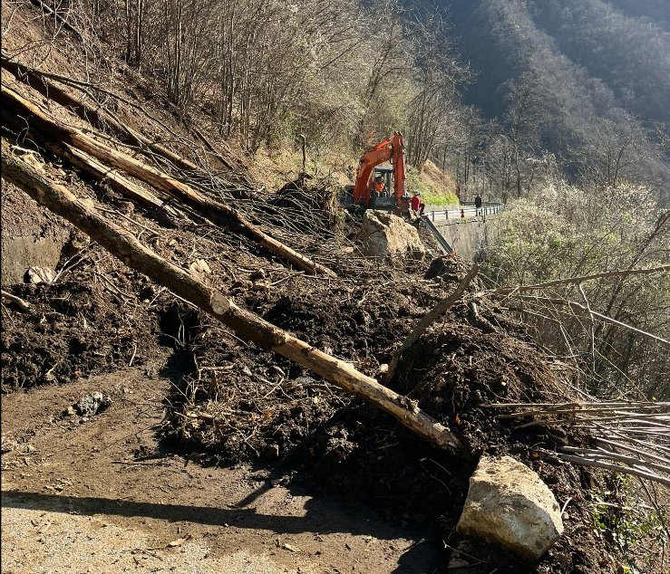 Il sindaco di Valstrona Ivan Rainoldi: «Stiamo ancora aspettando i soldi dalla Regione»