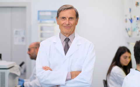 Il cancro si batte in 3 mosse: l’intervista all’immunologo Alberto Mantovani