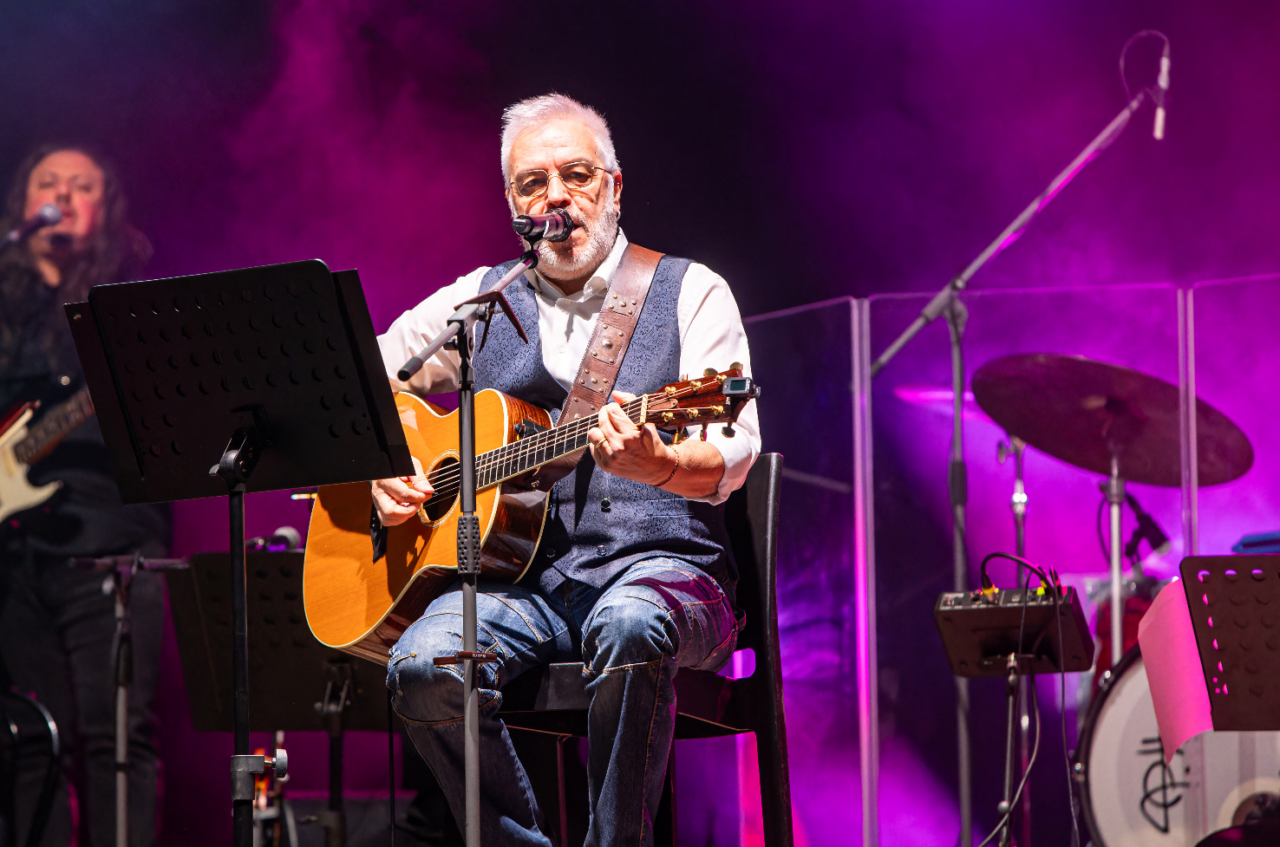 Davide Van De Sfroos: «Con il laghèe sono in grado di raccontare storie di vita»