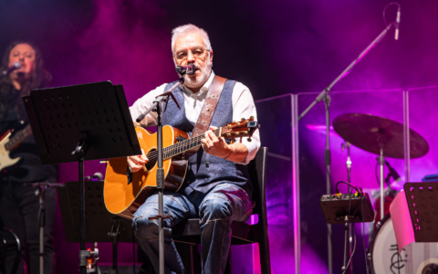 Davide Van De Sfroos: «Con il laghèe sono in grado di raccontare storie di vita»