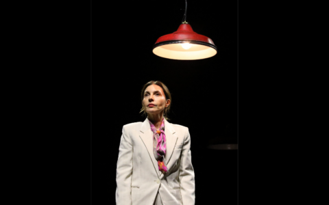 Violenza di genere e la sfida al sistema giudiziario con il «Prima facie» di Suzie Miller