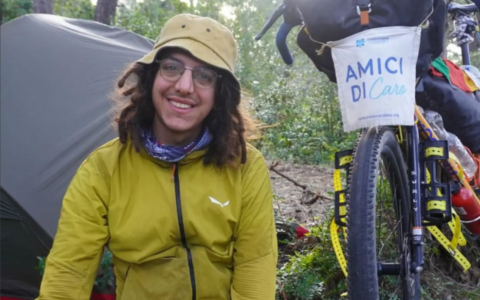 Il cuneese Simone Avataneo e il giro del mondo in bici contro il bullismo