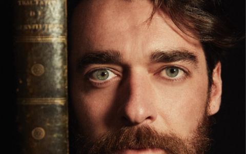 Luca Cena vive tra i libri antichi e li racconta