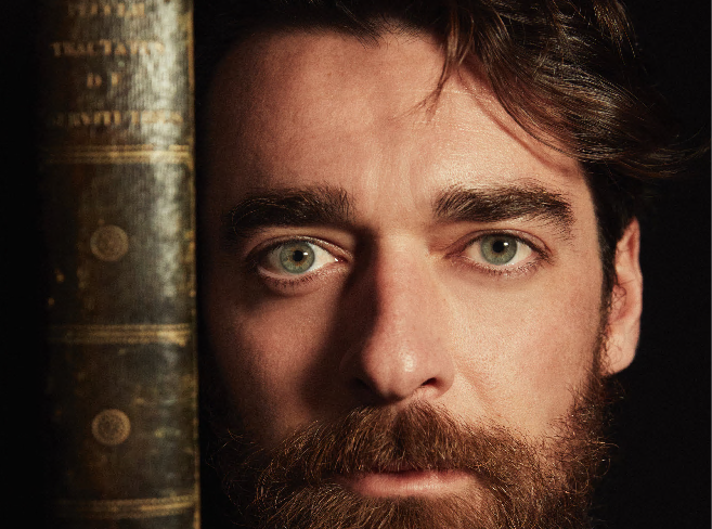 Luca Cena vive tra i libri antichi e li racconta