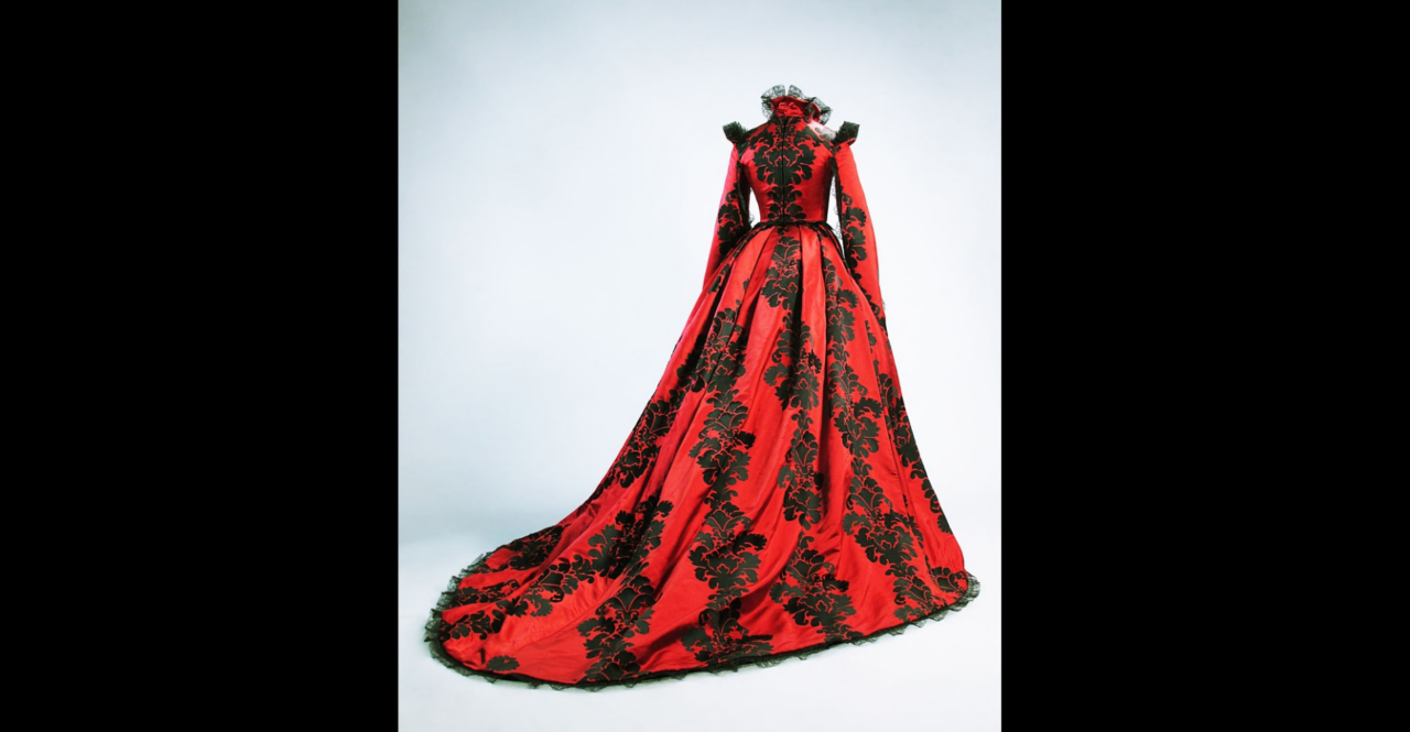 «Regine in scena»: il  costume è arte tra cinema e teatro