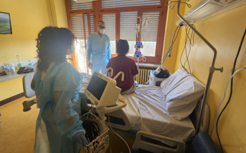 Intervento all’avanguardia a Orbassano: operata mentre ascolta la sua musica