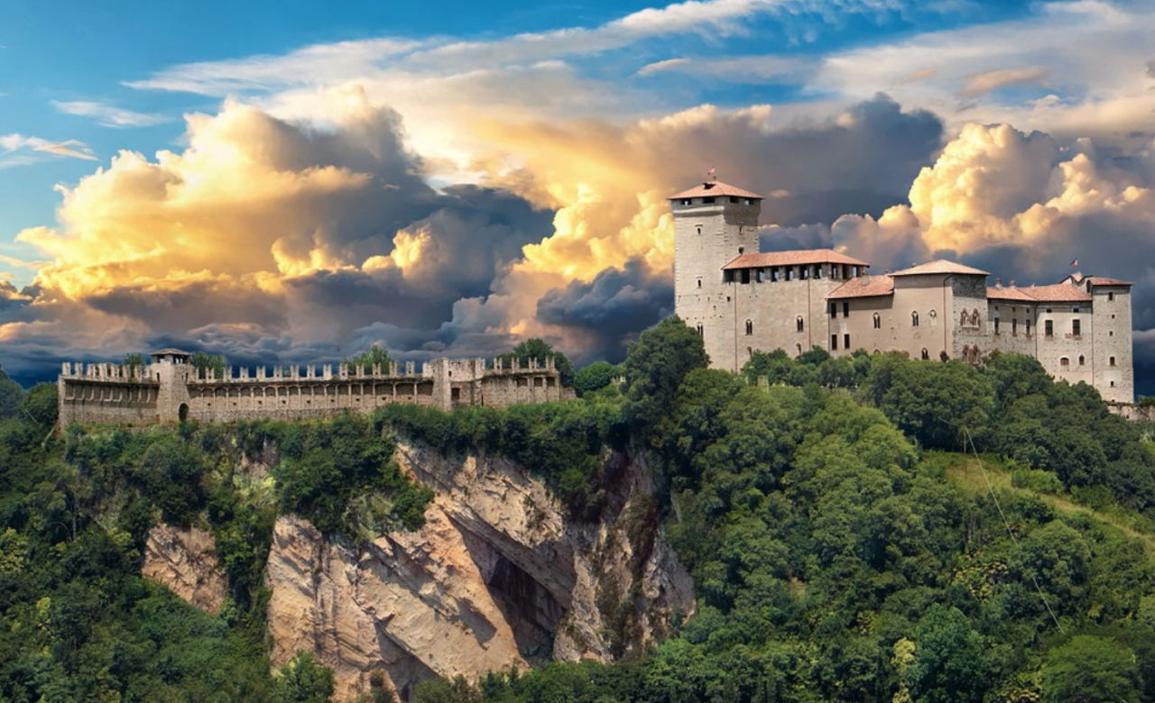 Il fascino di Angera e della sua Rocca Borromea