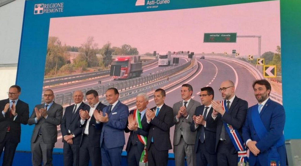 Aperta la  Asti-Cuneo a quattro corsie  «Simbolo del Piemonte che avanza»