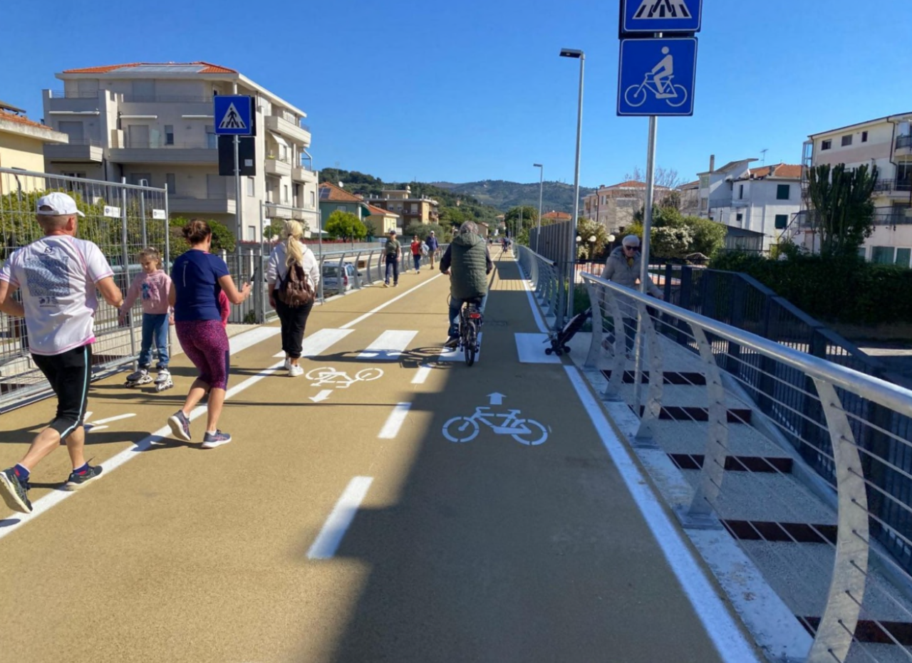 Si aggiungono chilometri alla ciclovia “Riviera dei Fiori” nel Ponente ligure