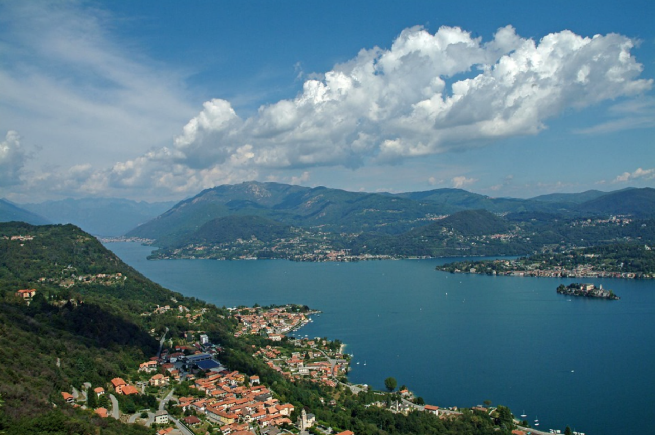 Case al lago: su quello di Orta il maggior incremento dei prezzi, sul Garda il record assoluto