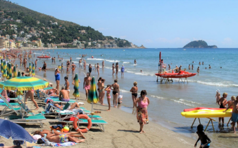 Ad Alassio il mare è più salato: tra le località balneari indagate da Altroconsumo è la più cara