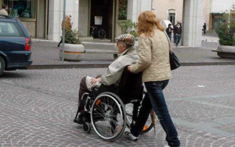 Ci sono sempre meno lavoratori domestici: la continua flessione