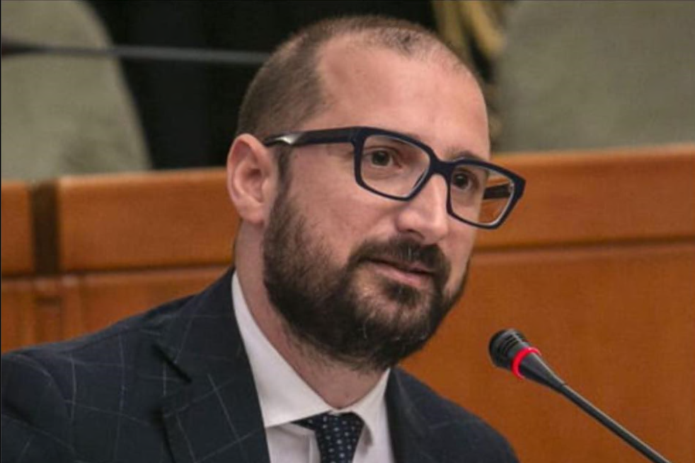 I consigli dell’avvocato Riccardo Lanzo: «Il diritto può reprimere, la prevenzione nasce  prima»