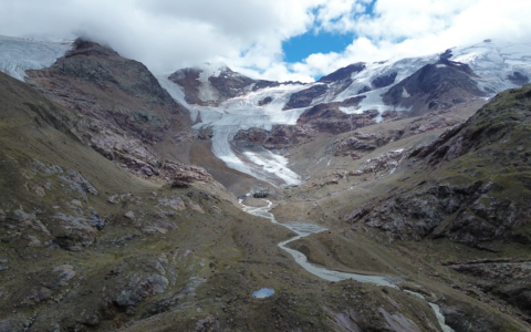 Il ghiaccio che scompare: sulle Alpi il clima presenta il conto